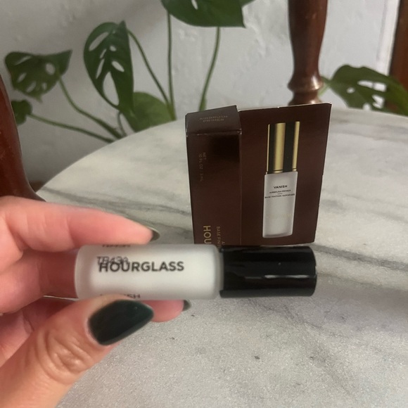✨$6 hourglass vanish airbrush primer mini - Picture 2 of 4